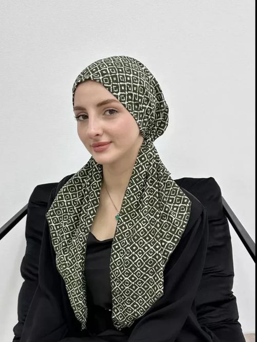 Non-Slipping Headscarf With An Elastic Band